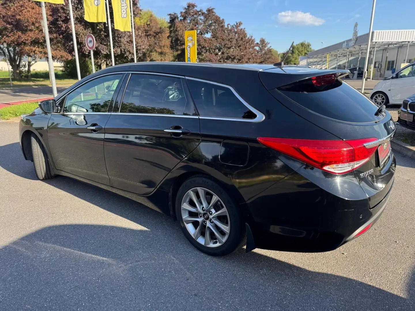 Hyundai i40 1.7CRDI Automatik Schwarz - 2