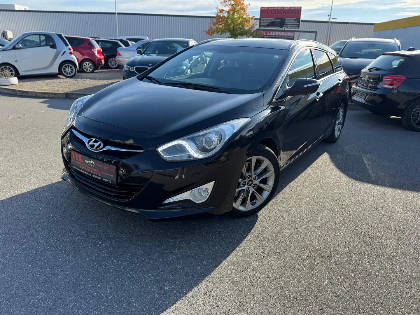 Hyundai i40 1.7CRDI Automatik Schwarz - 1