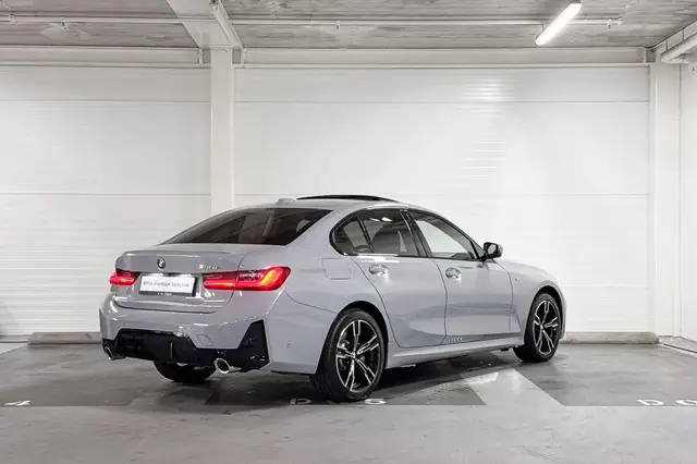 BMW 3 Series view 6