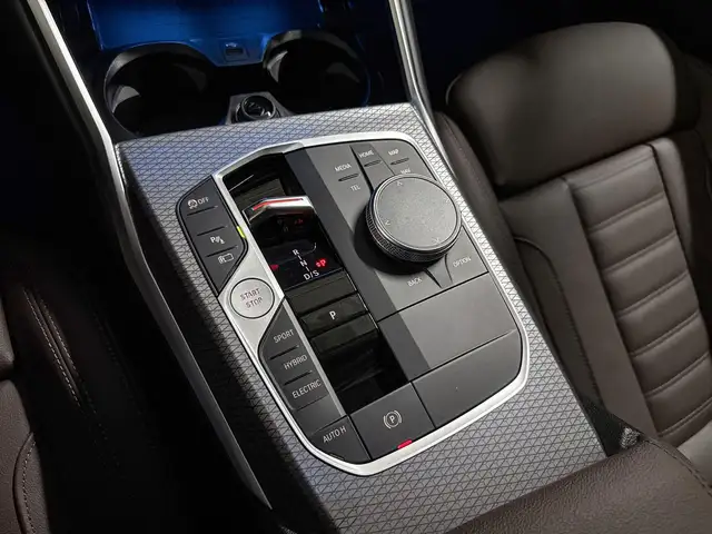 BMW 3 Series view 15