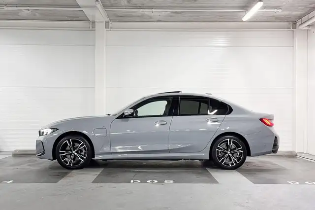 BMW 3 Series view 2