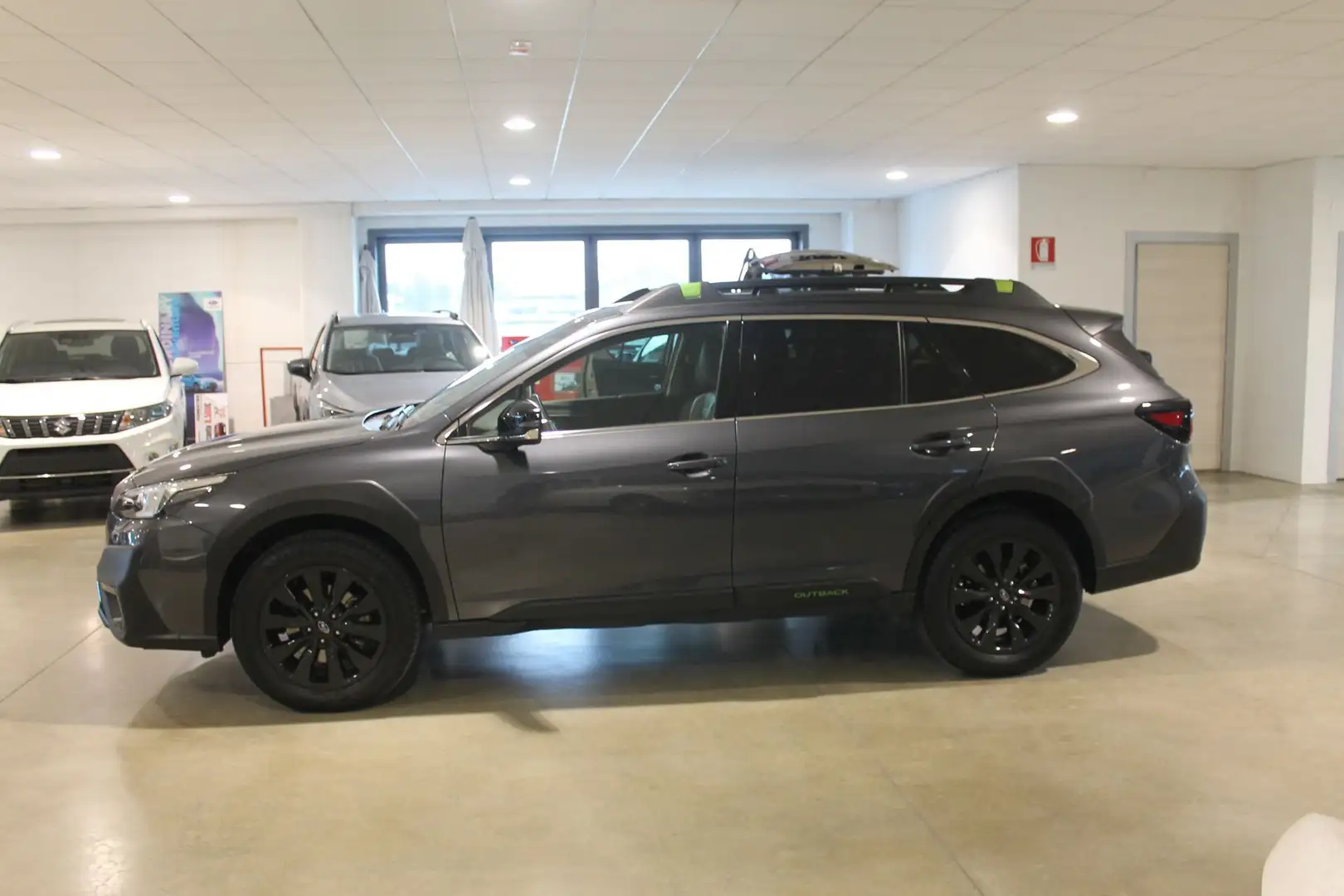 Subaru OUTBACK Outback 2.5i Lineartronic 4dventure Bi-Fuel Gris - 2