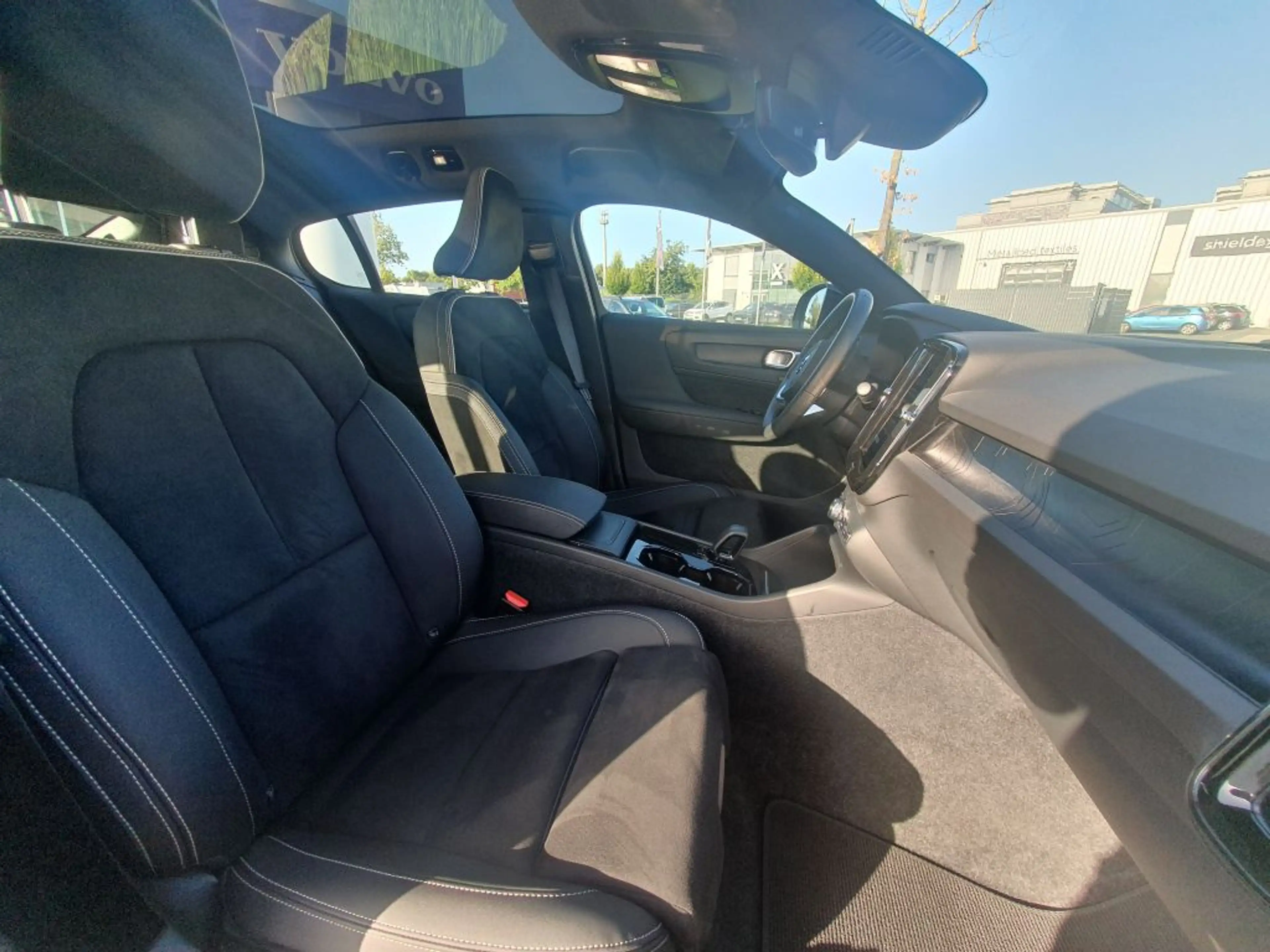 Volvo C40 Recharge 82 kWh Extended Range RWD Ultimate — photo 11