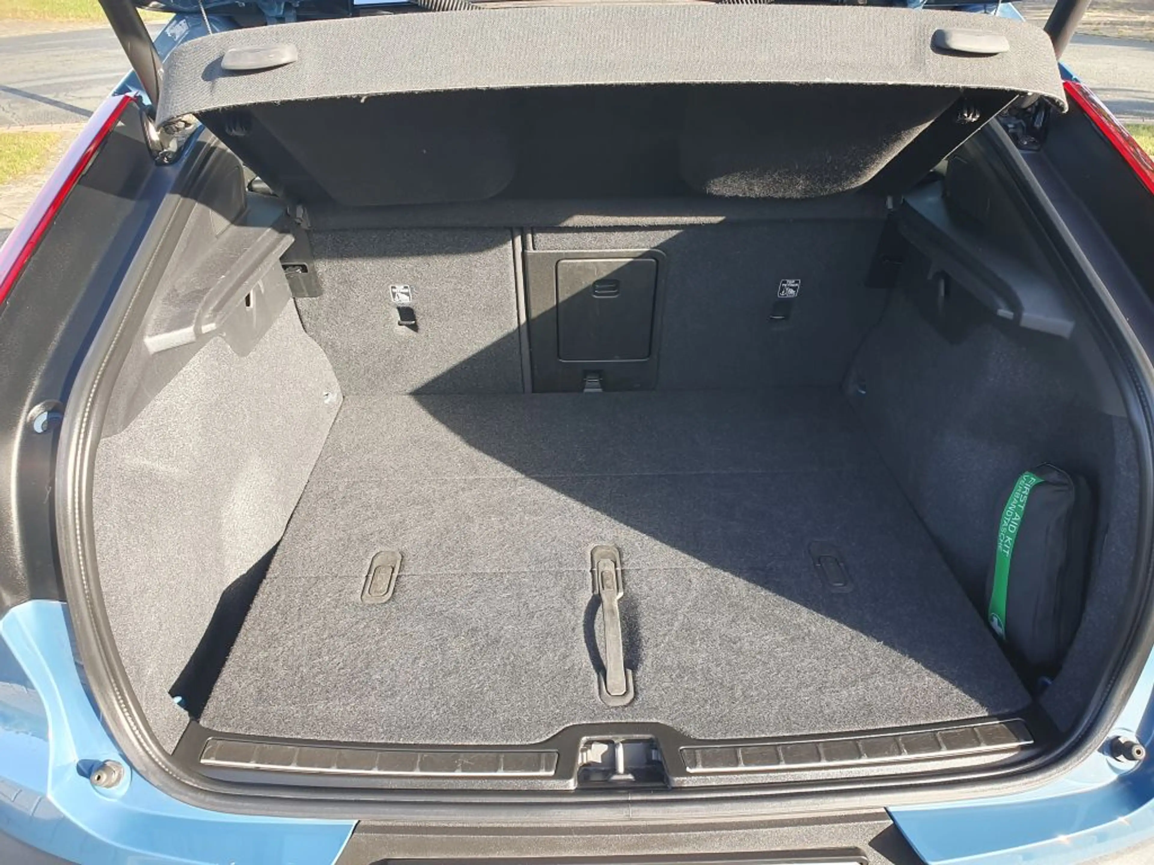 Volvo C40 Recharge 82 kWh Extended Range RWD Ultimate — photo 14