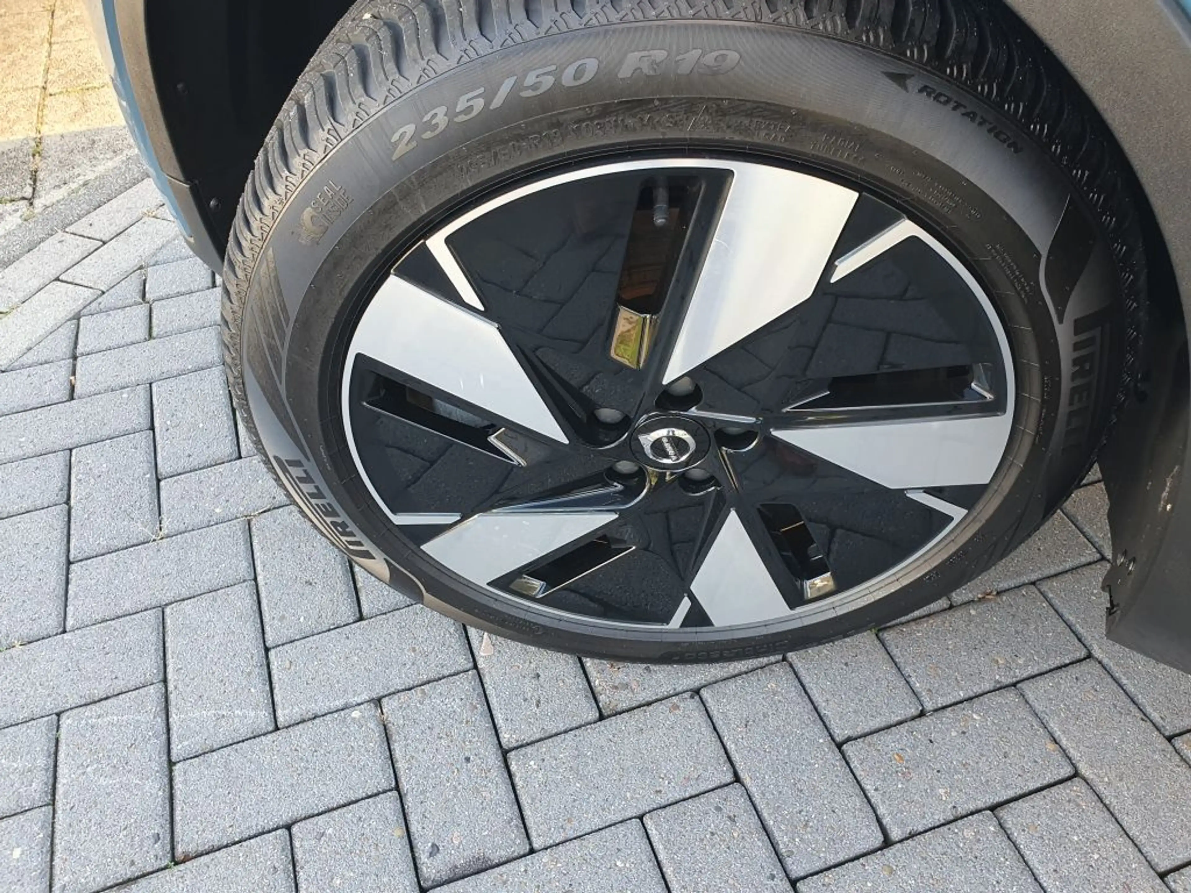 Volvo C40 Recharge 82 kWh Extended Range RWD Ultimate — photo 15