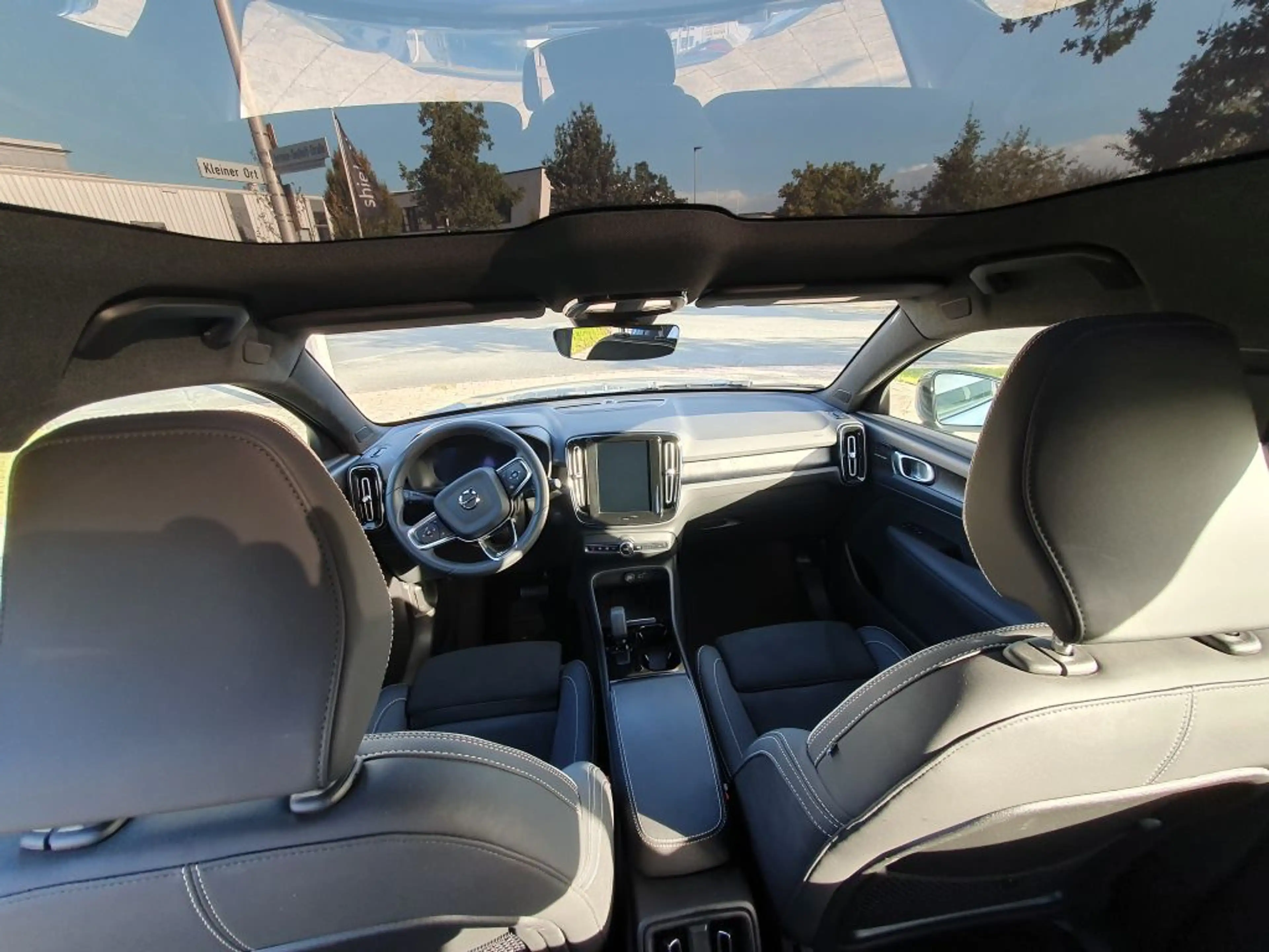 Volvo C40 Recharge 82 kWh Extended Range RWD Ultimate — photo 13