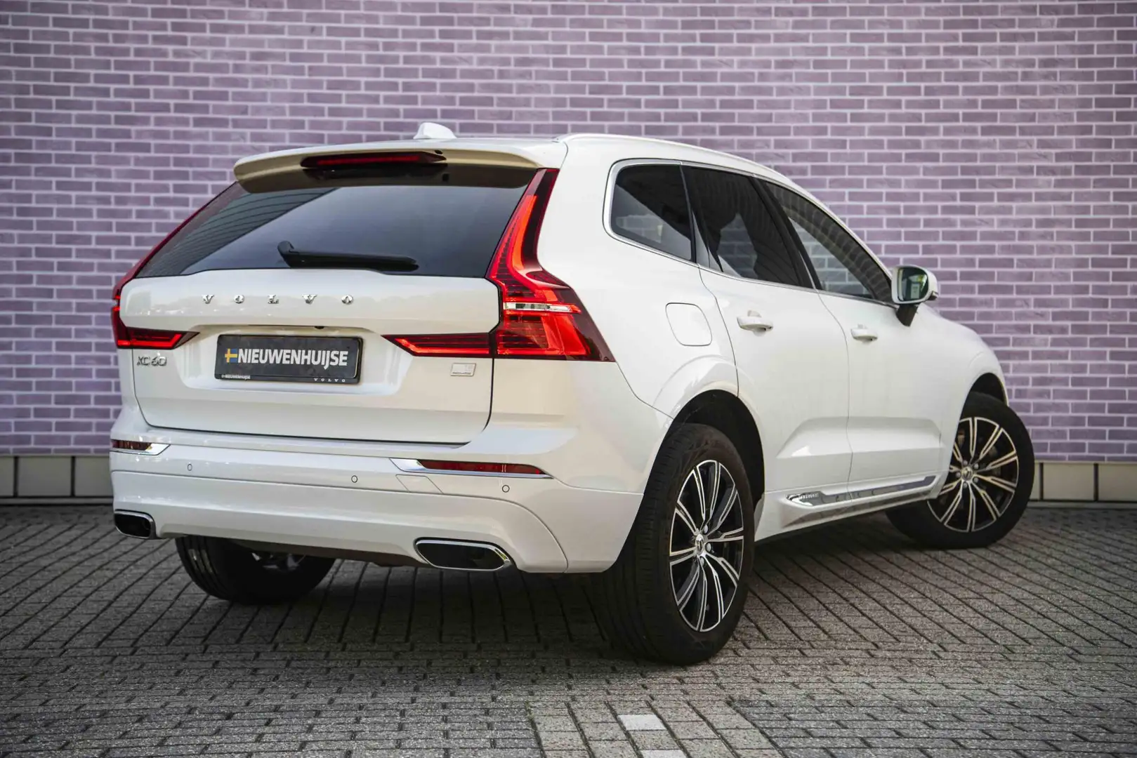 Volvo XC60 2.0 Recharge T8 AWD Inscription | Trekhaak | Panor Wit - 2