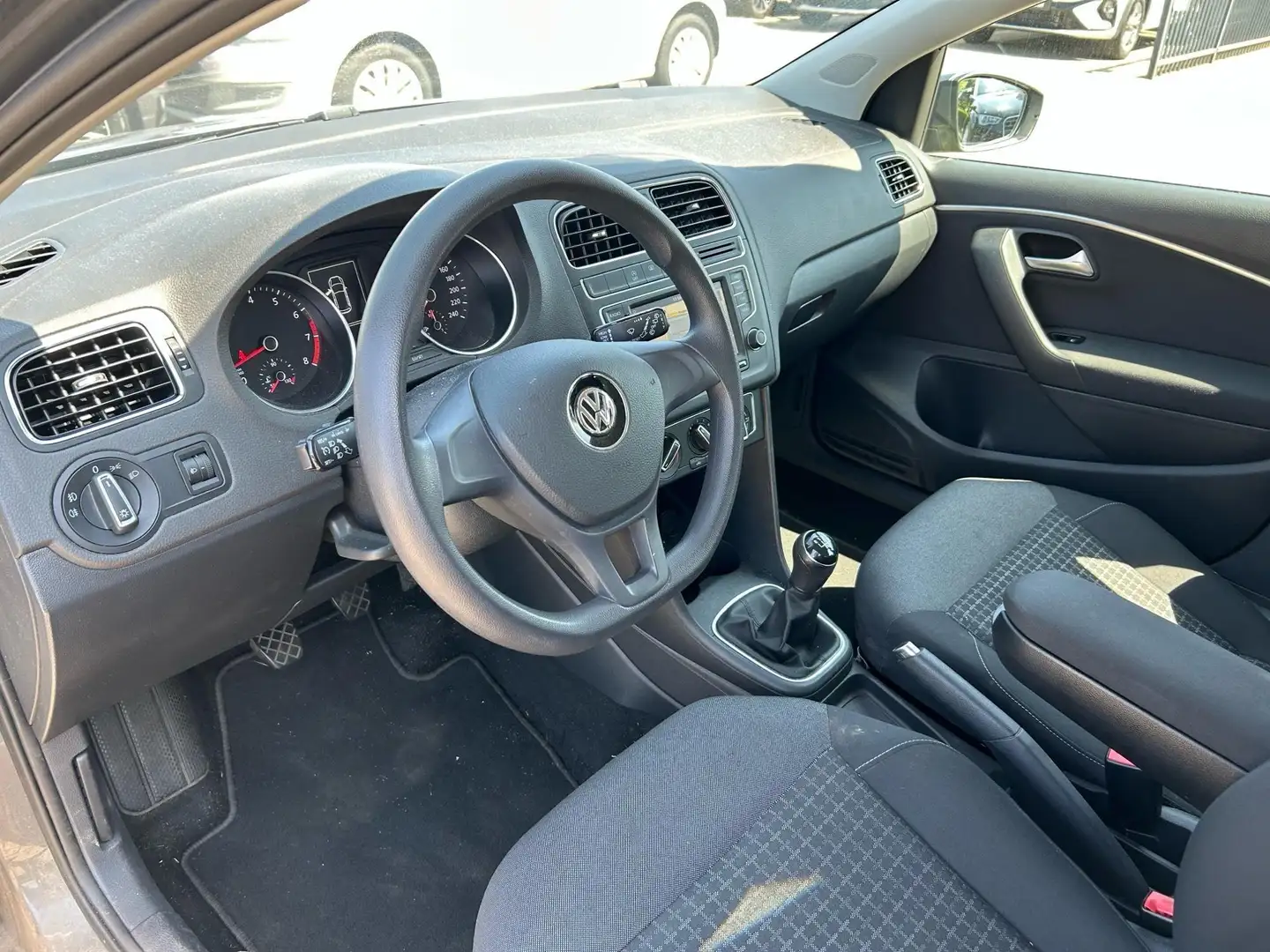 Volkswagen Polo 1.2 TSI Comfortline 90 PK | WORDT VERWACHT | Grijs - 2
