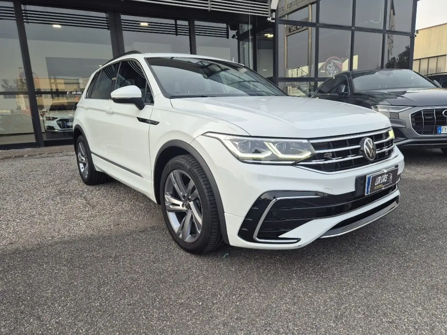 Volkswagen Tiguan 1.5 TSI 150 CV DSG R-Line Blanc - 2