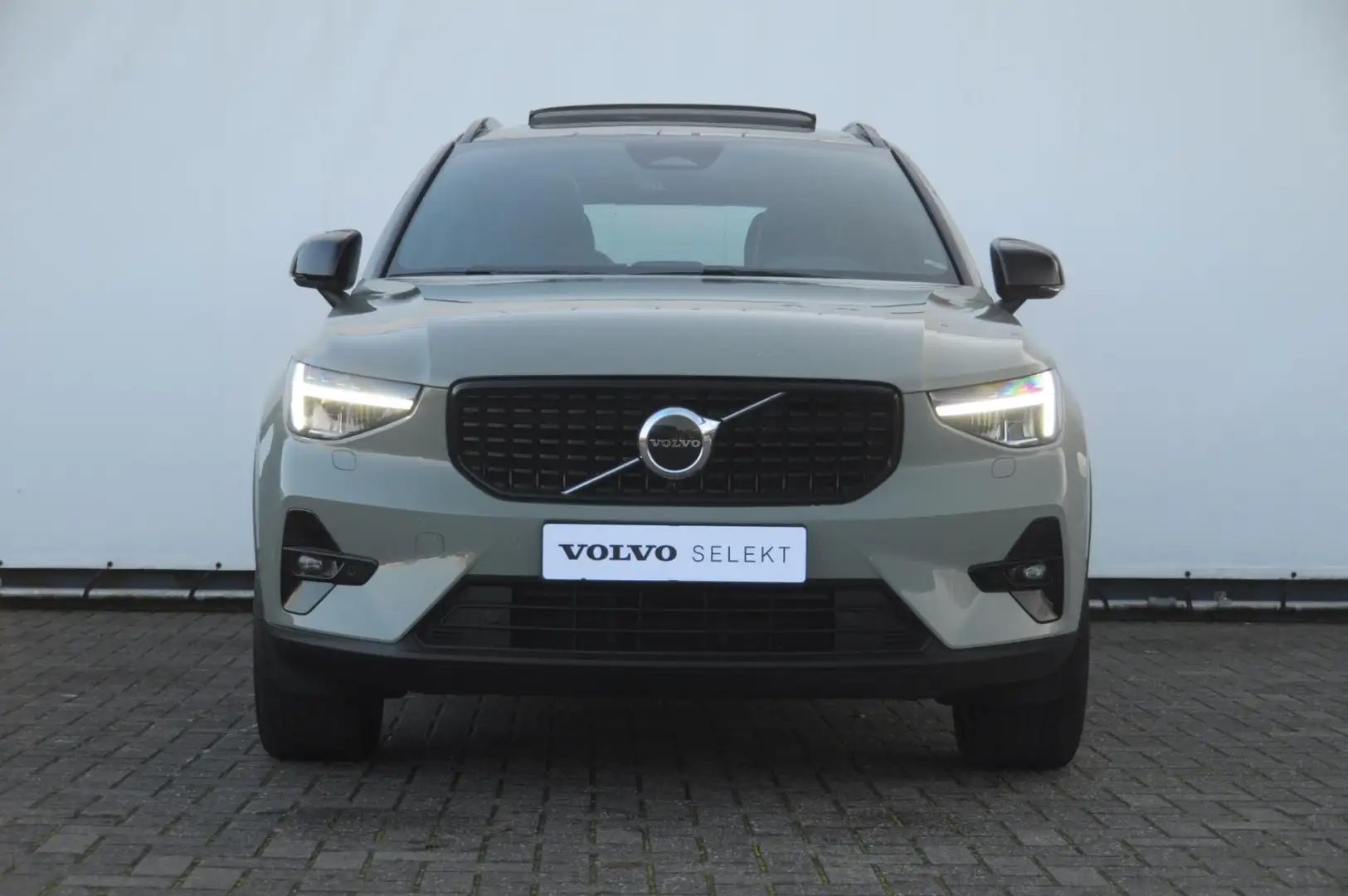 Volvo XC40 B3 177PK Automaat Ultimate Dark / Panoramadak / Ad Vert - 2