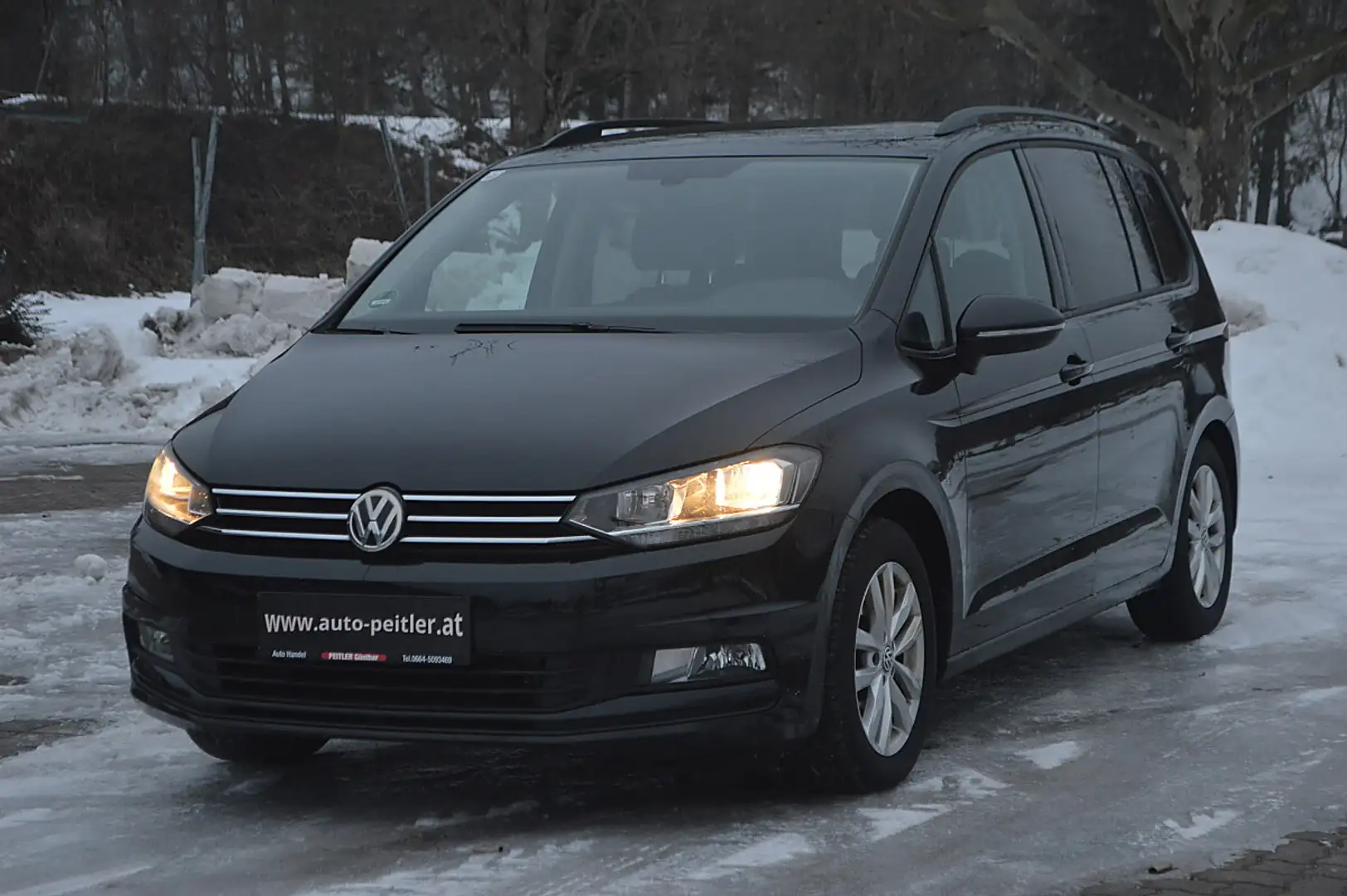 Volkswagen Touran 1,6+AHK+SHZ+PDC+TEL Schwarz - 2