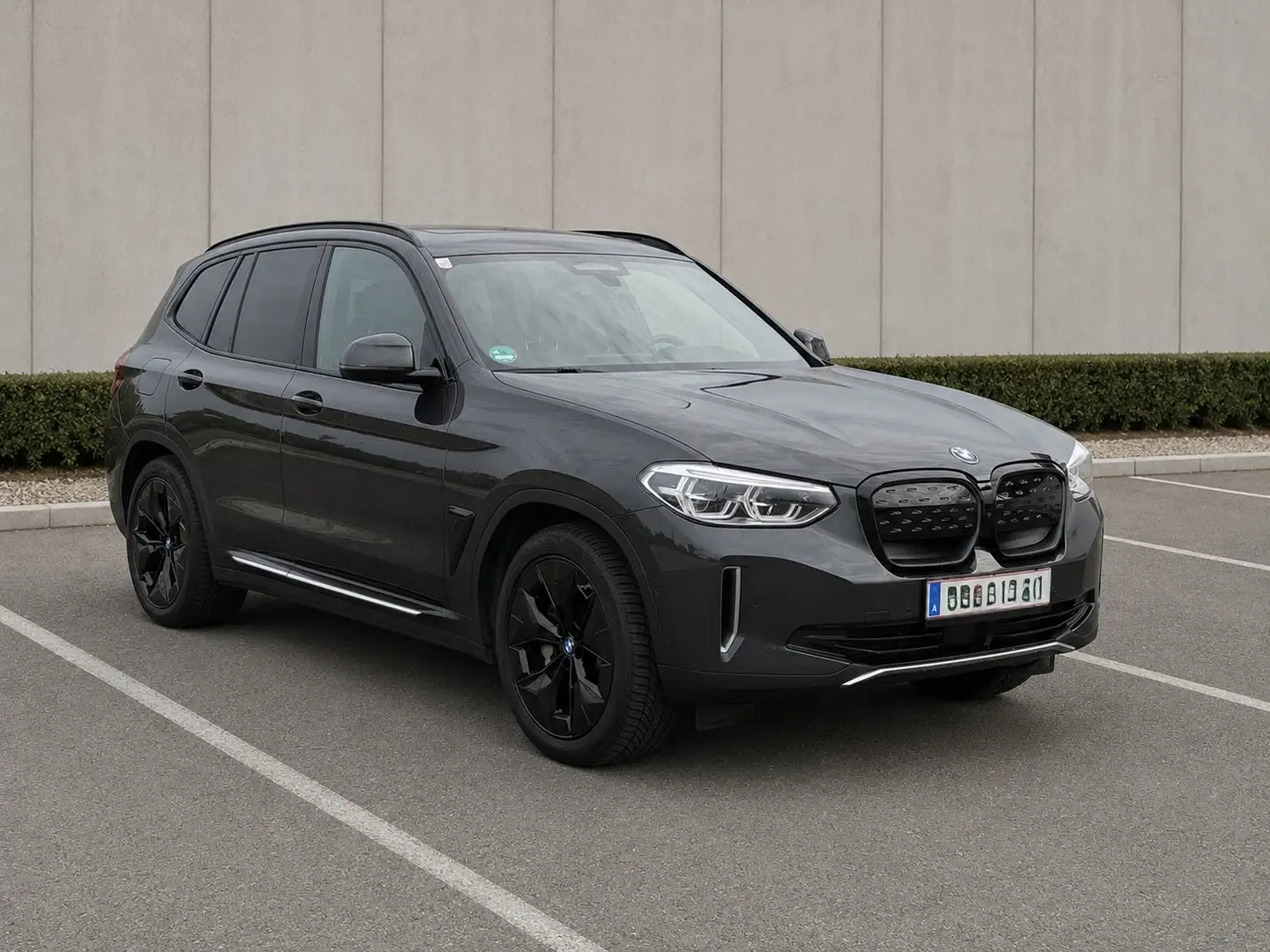 BMW iX3 Impressive AHK Grau - 1