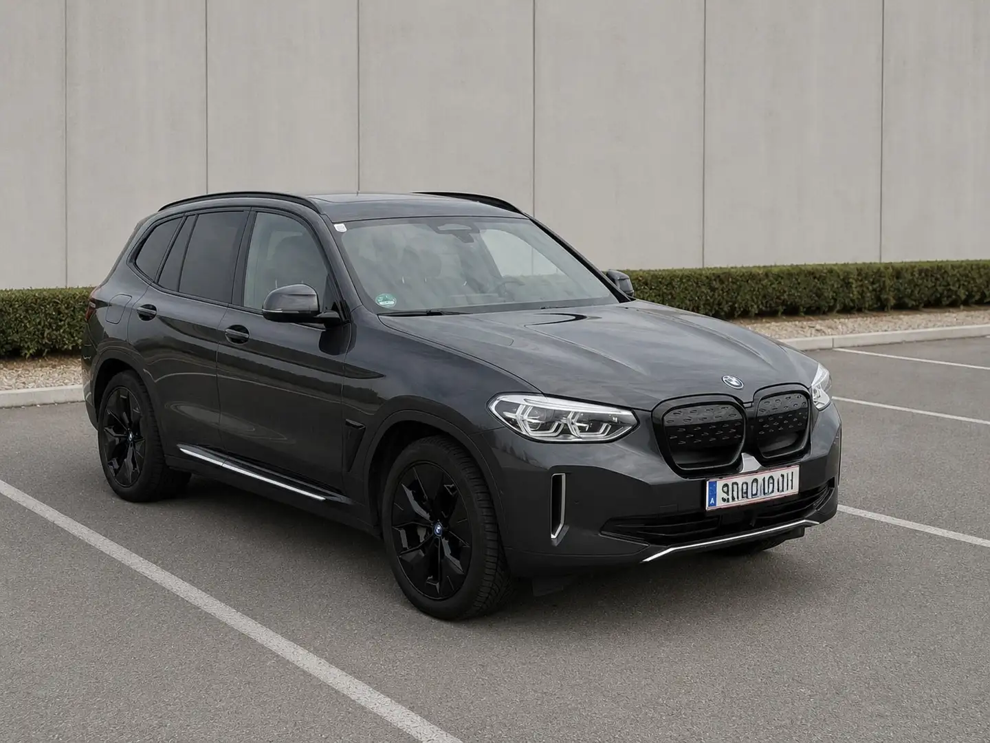 BMW iX3 Impressive AHK Grau - 2