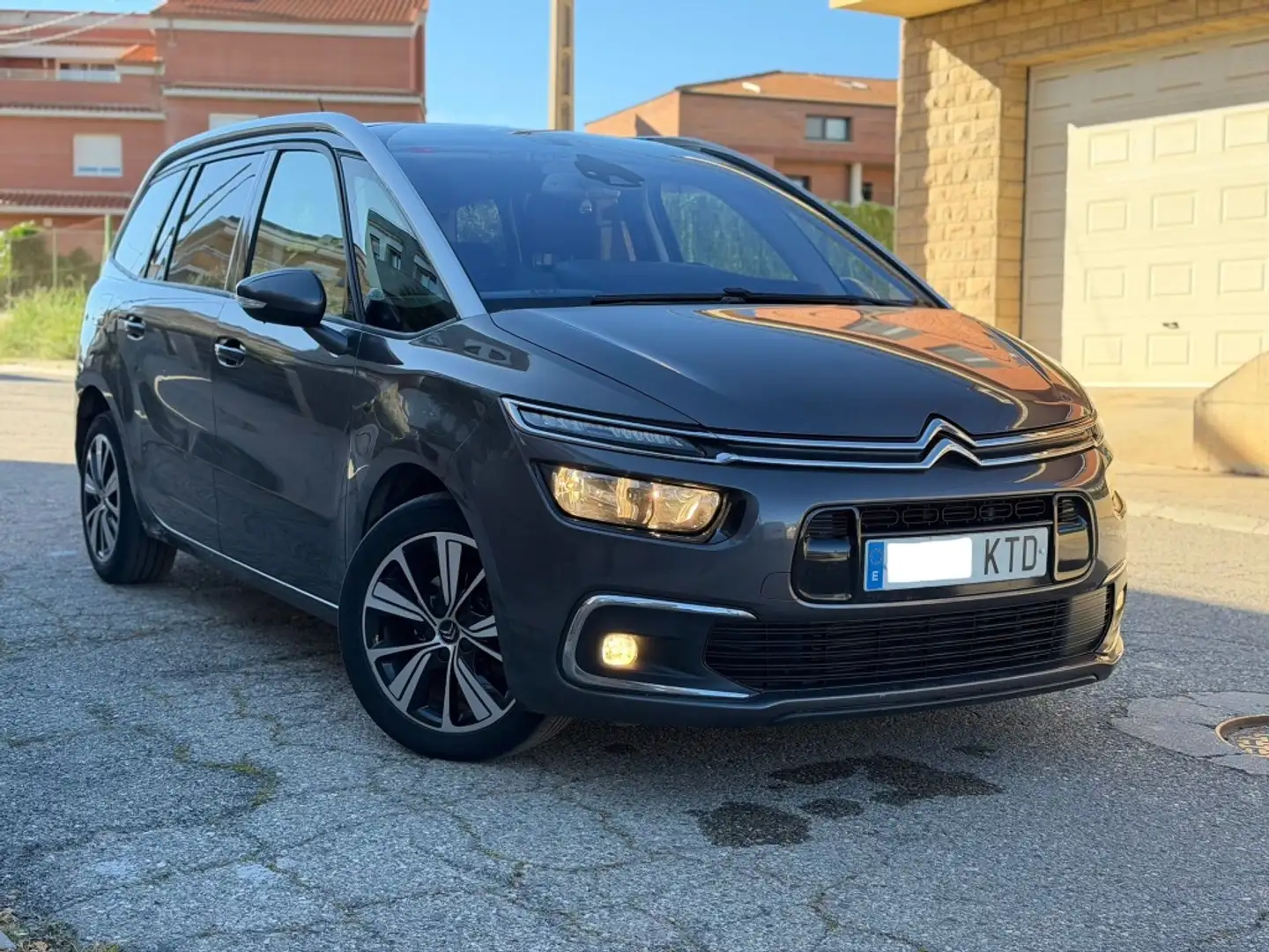 Citroen C4 Spacetourer 1.5BlueHDI Shine EAT8 130 Gris - 1