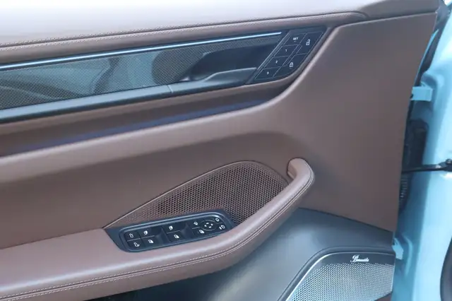 Porsche Macan view 12