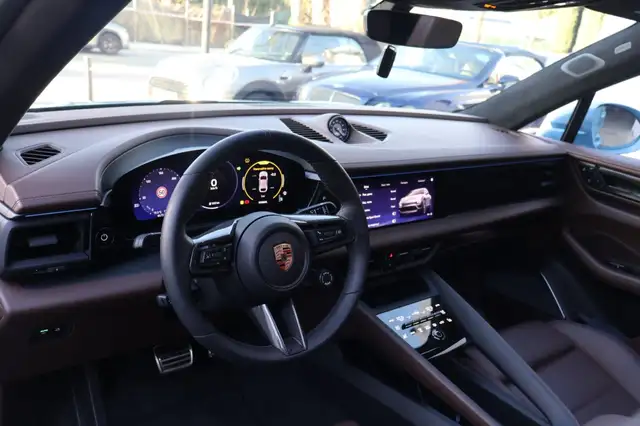 Porsche Macan view 15