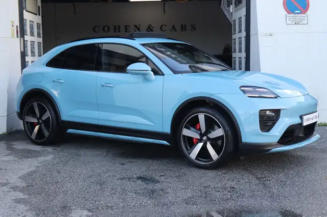 Porsche Macan view 4