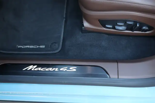 Porsche Macan view 14