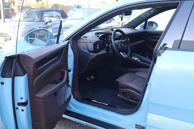 Porsche Macan view 11