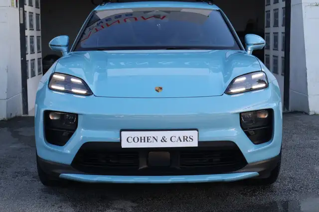 Porsche Macan view 3