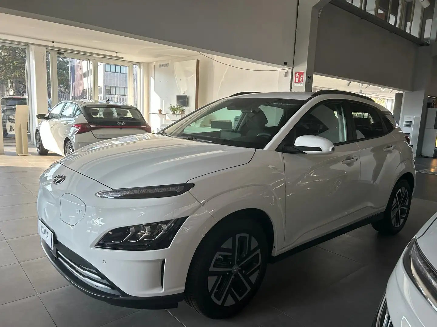 Hyundai KONA EV 39 kWh XLine GL482HJ Bianco - 2
