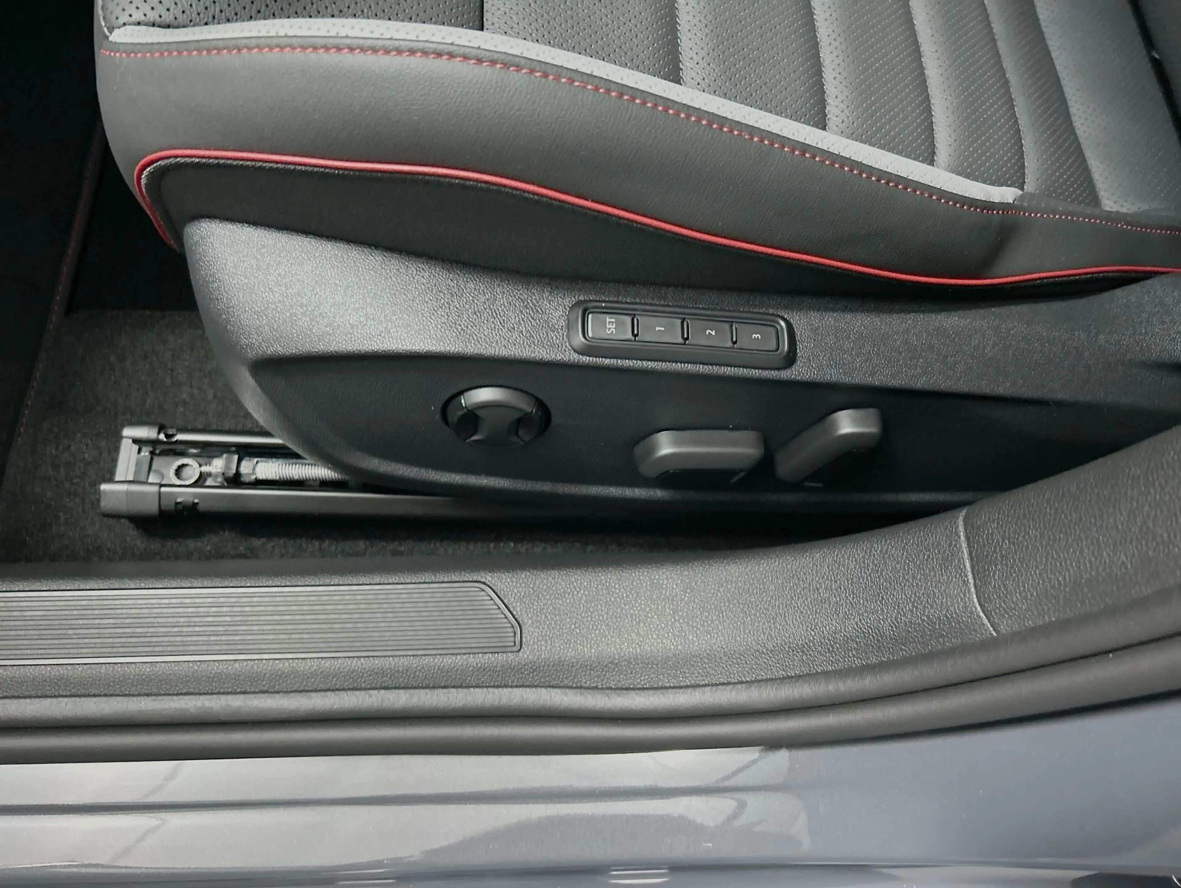 Volkswagen Golf GTI Golf 2.0 TSI DSG GTI BlackStyle Pano WKR AHK — photo 12