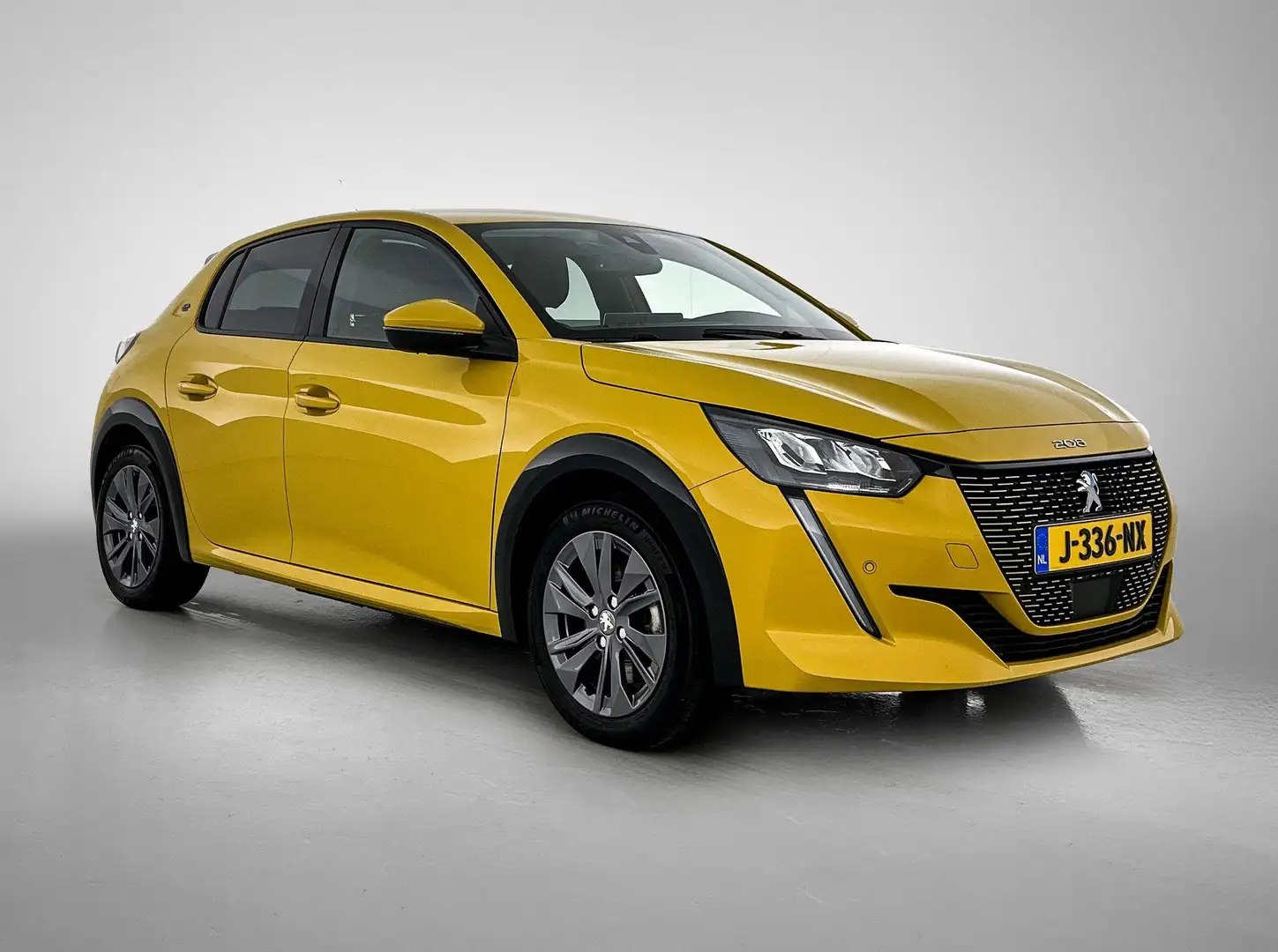 Peugeot e-208 EV Allure Première 50 kWh 136pk Automaat | 1ste Ei Jaune - 2
