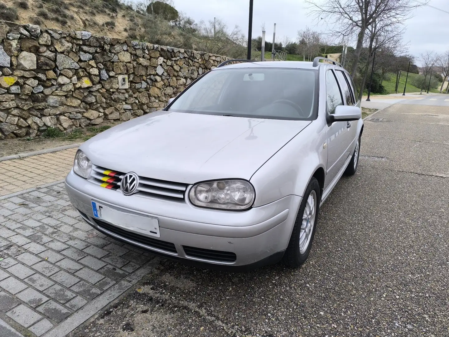 Volkswagen Golf 1.9TDI Highline 110 Aut. Gris - 2