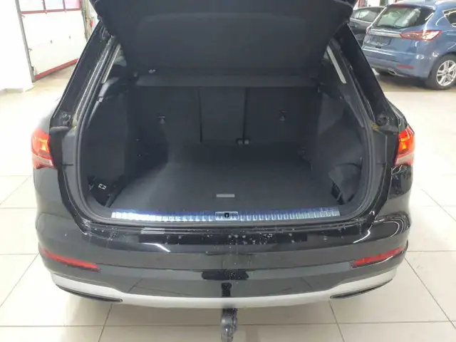 Audi Q3 view 9