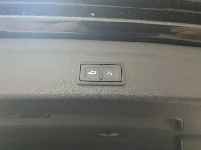 Audi Q3 view 11