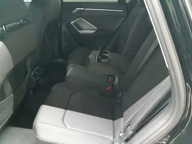Audi Q3 view 7