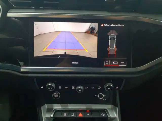 Audi Q3 view 14