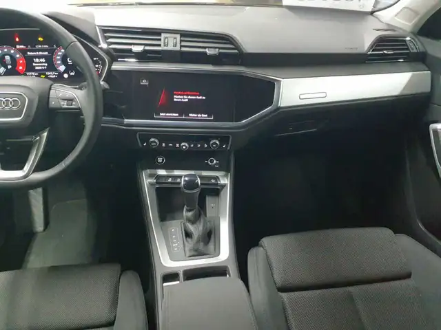 Audi Q3 view 6