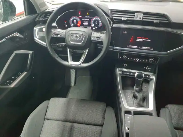 Audi Q3 view 5