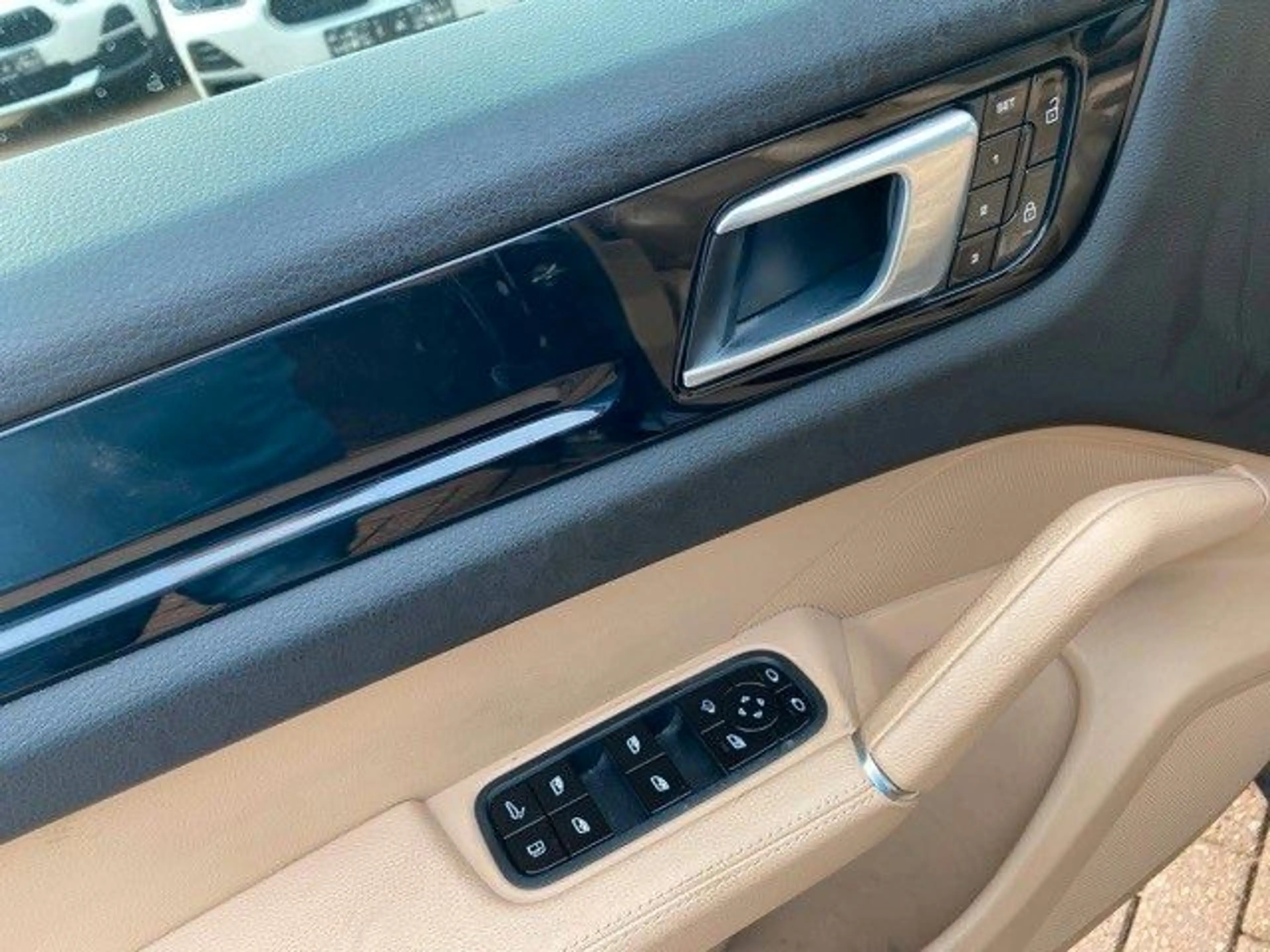 Porsche Cayenne E-Hybrid Chrono Plug-in Cam Pan 1.Hand — photo 9