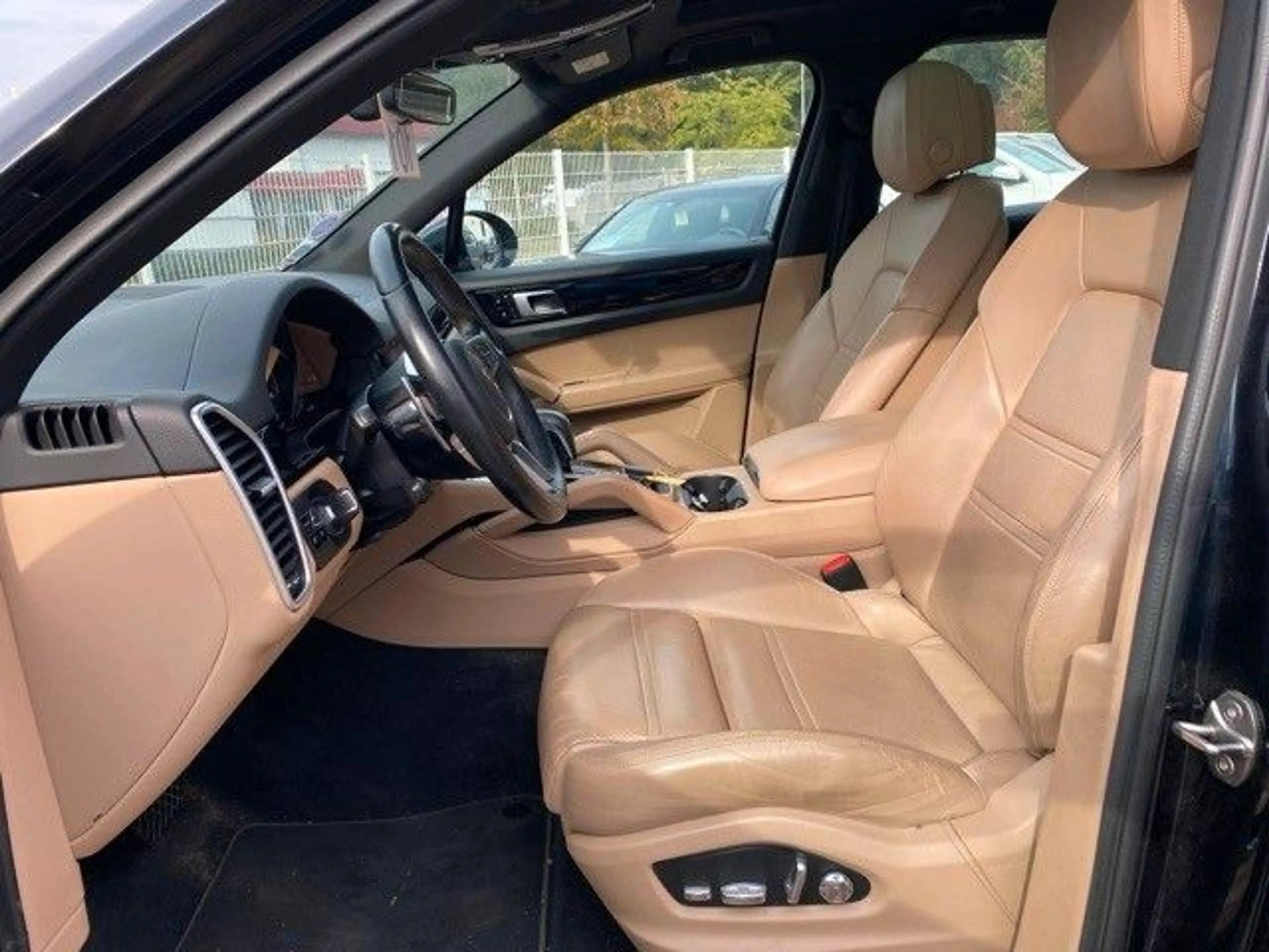 Porsche Cayenne E-Hybrid Chrono Plug-in Cam Pan 1.Hand — photo 10