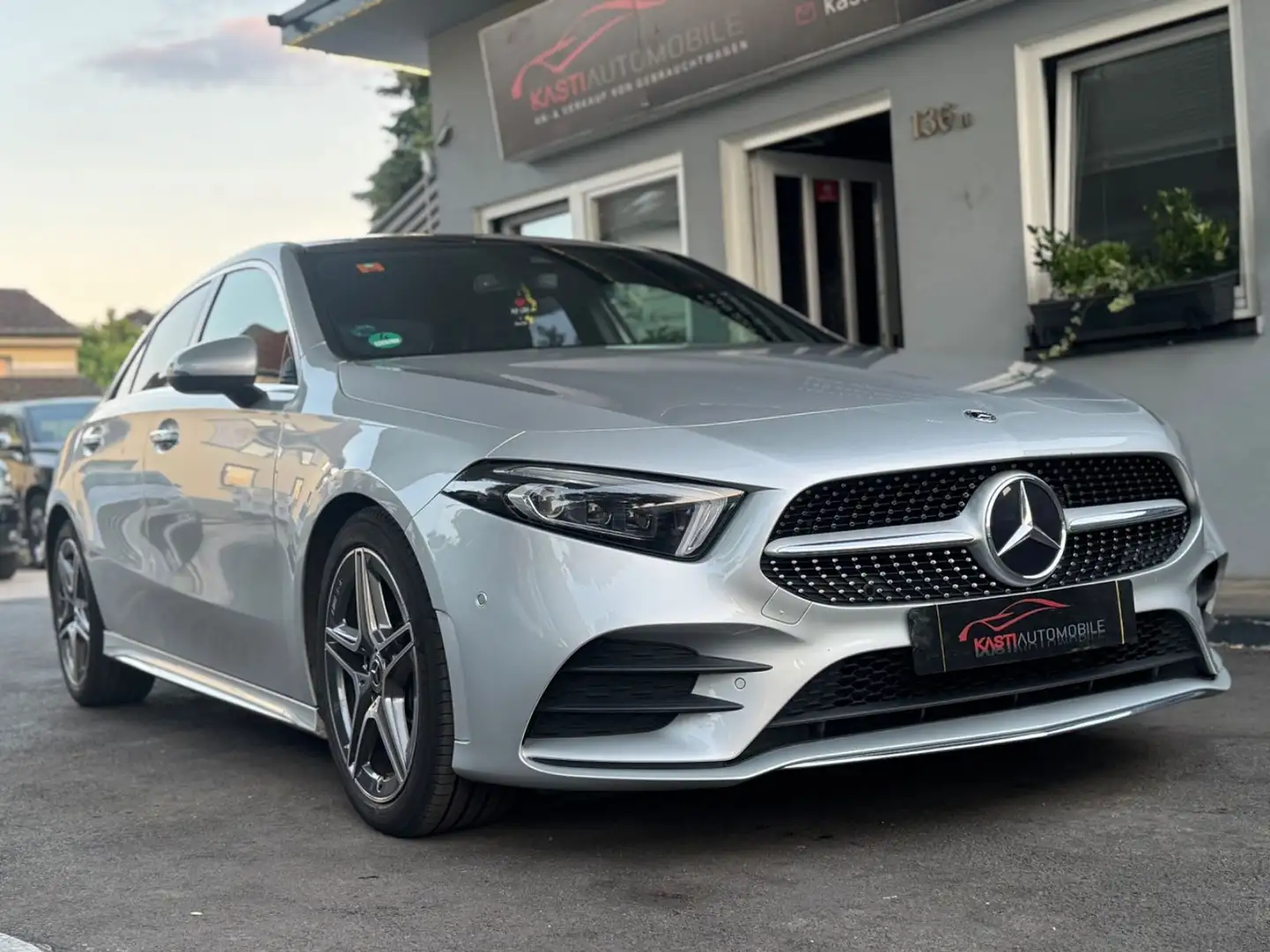 Mercedes-Benz A 200 A -Klasse Lim. A 200 d Pano AMG Silber - 1