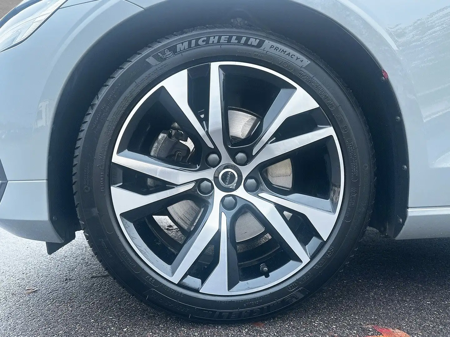 Volvo V60 B3 Automatik Essential ACC LED Grau - 2