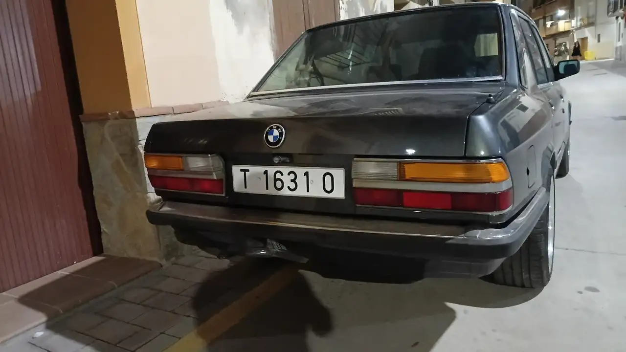 BMW 528i, foto 2