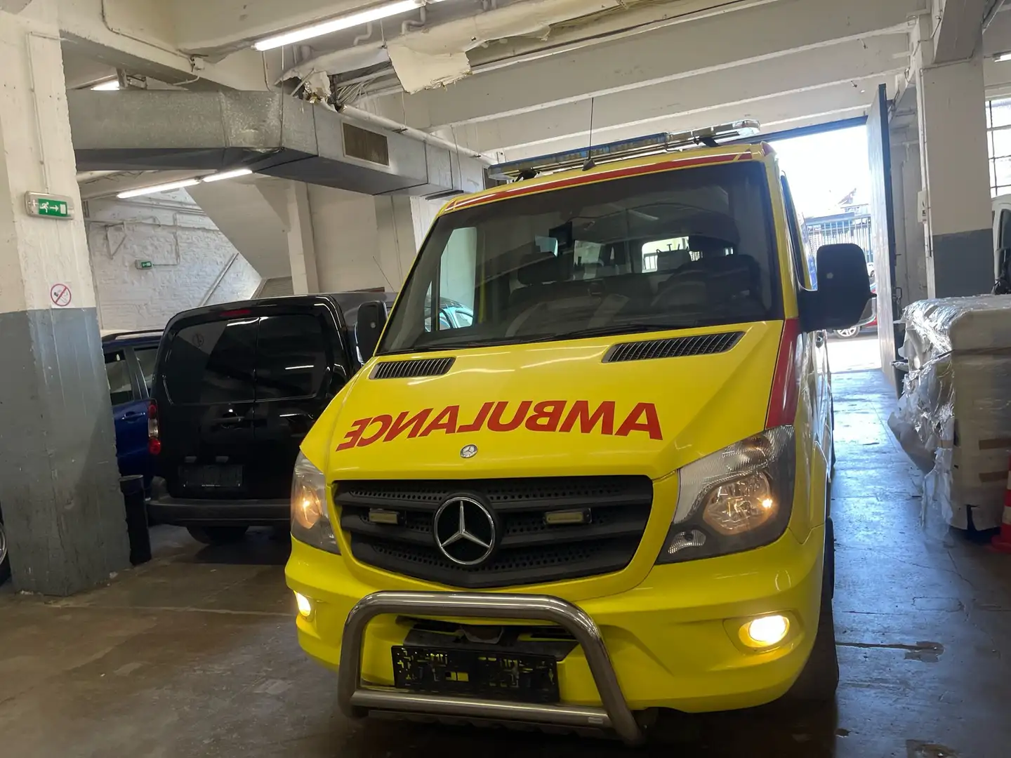 Mercedes-Benz Sprinter 316 CDI AMBULANCE EXPORT Jaune - 1