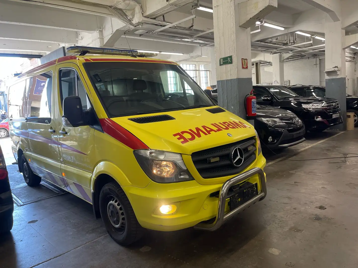 Mercedes-Benz Sprinter 316 CDI AMBULANCE EXPORT Jaune - 2