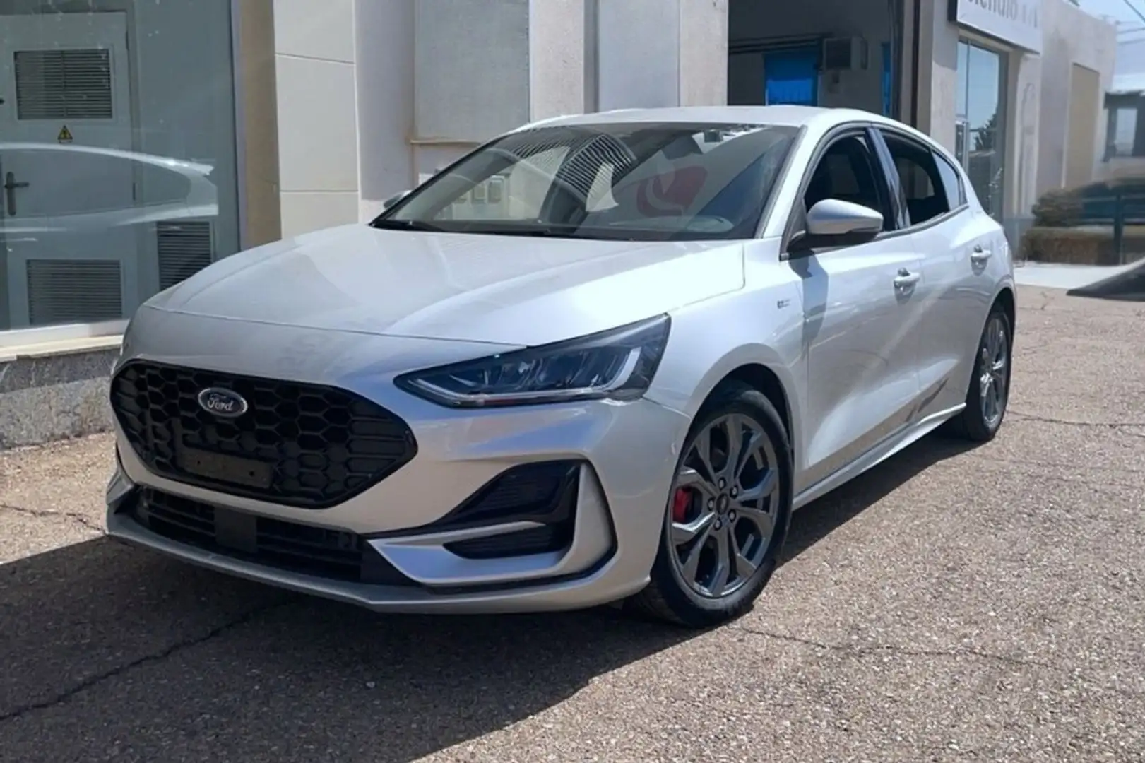 Ford Focus 1.0 ECOBOOST MHEV 92KW ST-LINE 125 5P Silber - 1