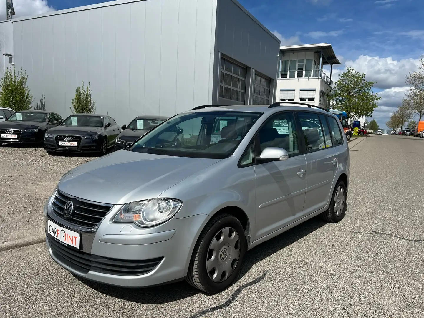 Volkswagen Touran *2,0TDi*Xenon*Navi*Sitzheizung*Klima*TÜV9/25* Silver - 1
