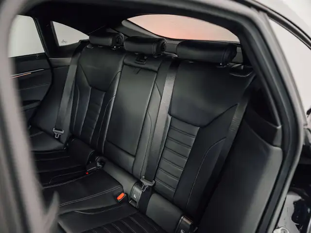 BMW 4 Series view 11