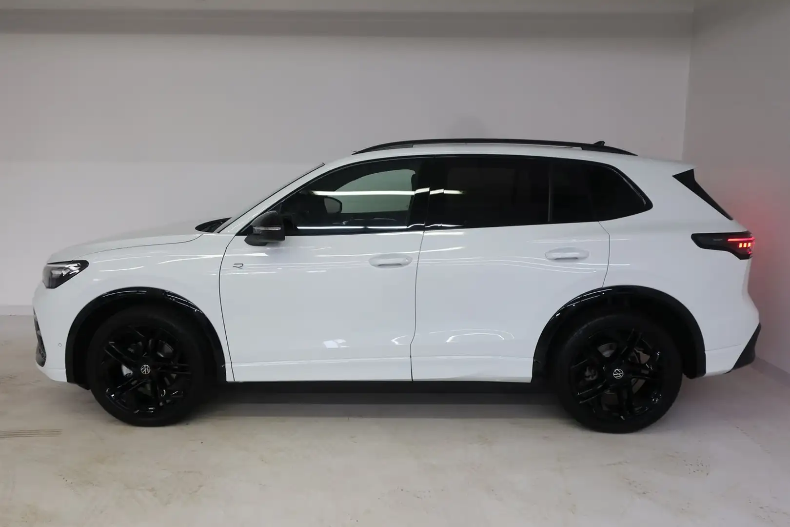 Volkswagen Tiguan R-Line eTSI DSG Weiß - 2