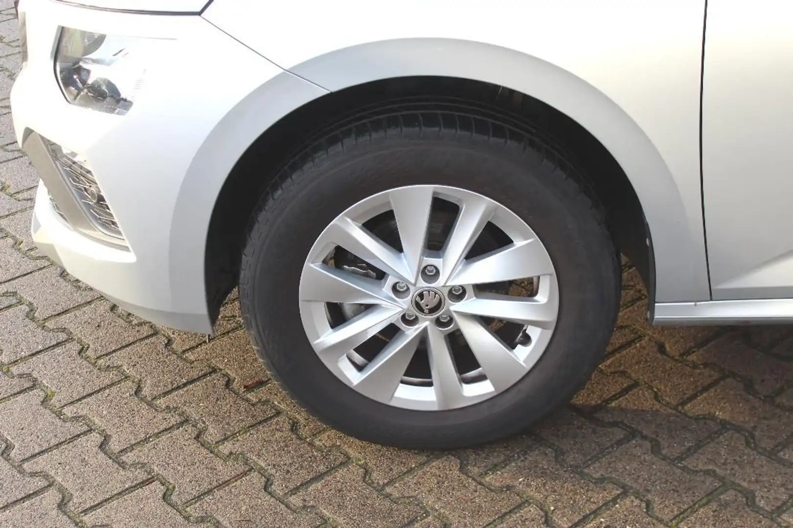 Skoda Kamiq Selection 1.0 TSI DSG ACC RFK S+Lhzg. LED Argintiu - 2