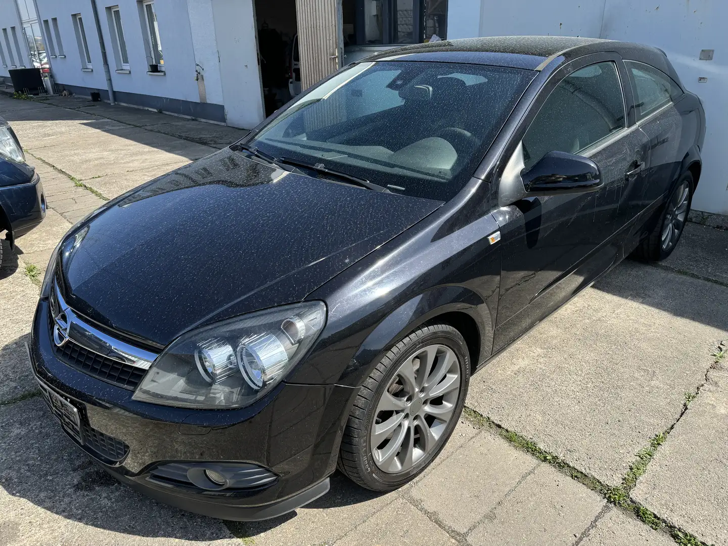 Opel Astra GTC Sport Schwarz - 1