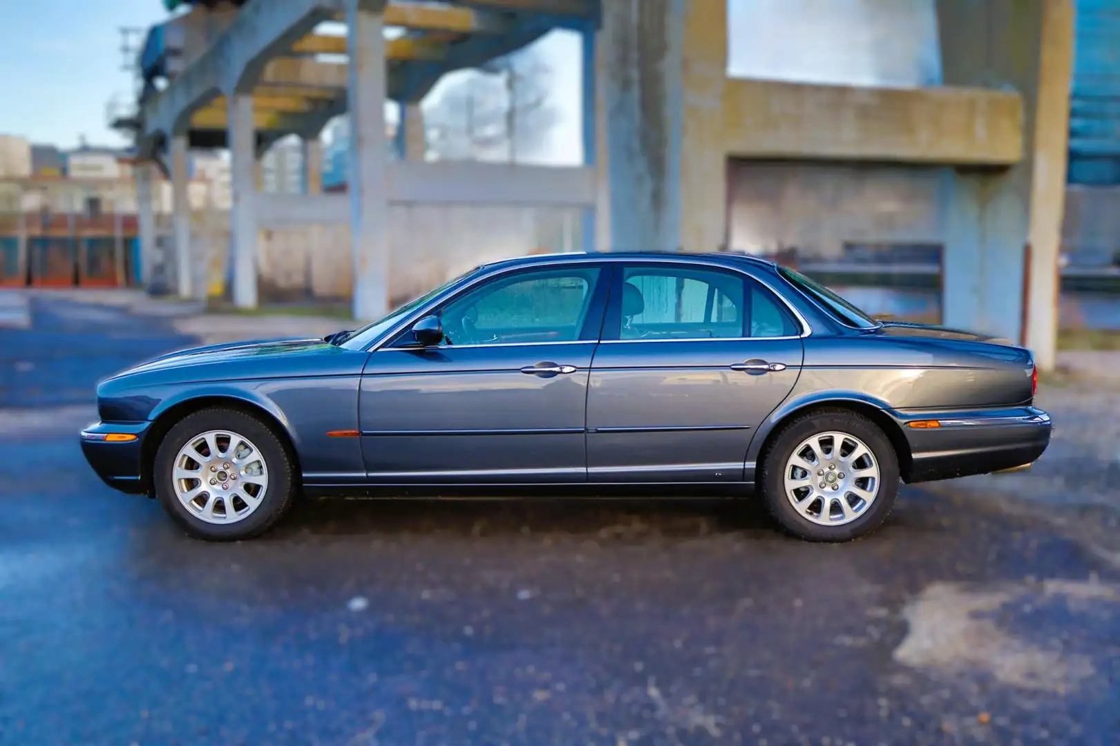 Jaguar XJ 3.0 V6 Sport NAP Leer Clima Stoelverwarming Navi Gris - 2