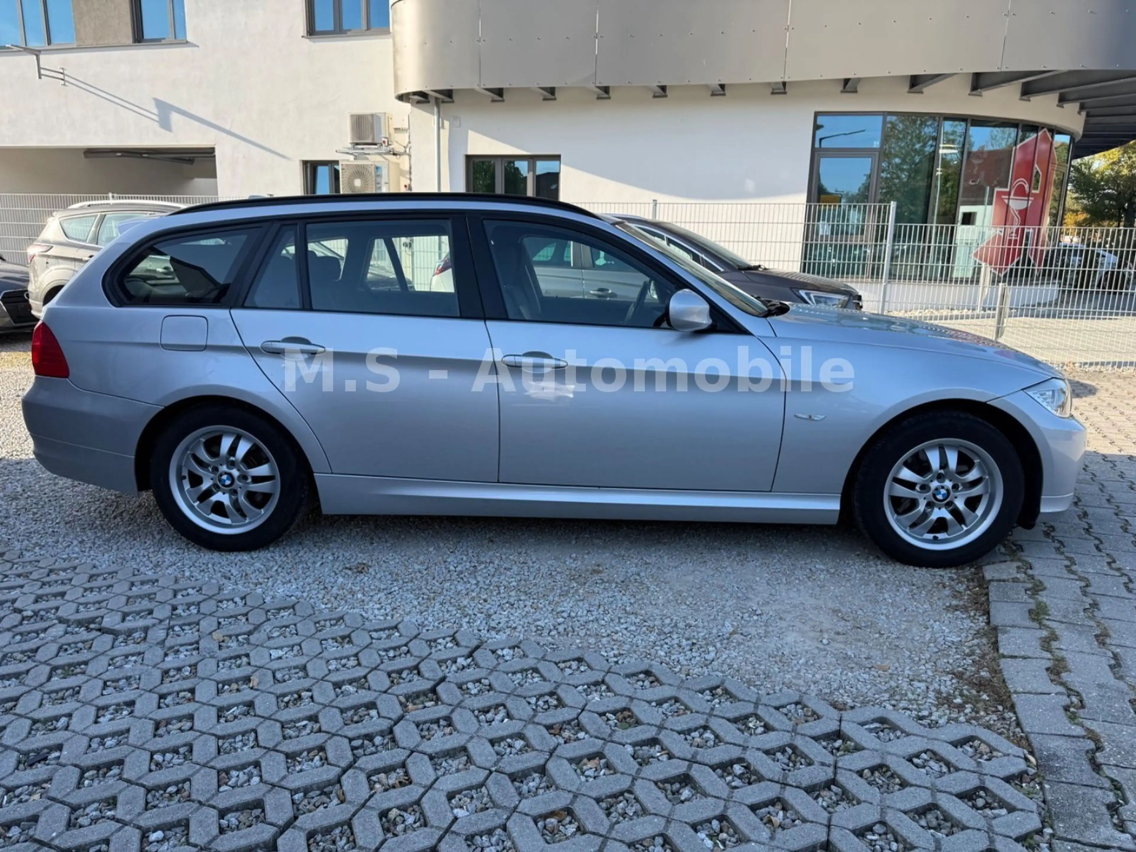 BMW 318 d Touring*Navi*PDC*SHZ*USB*Klima*Freisprech* — photo 6
