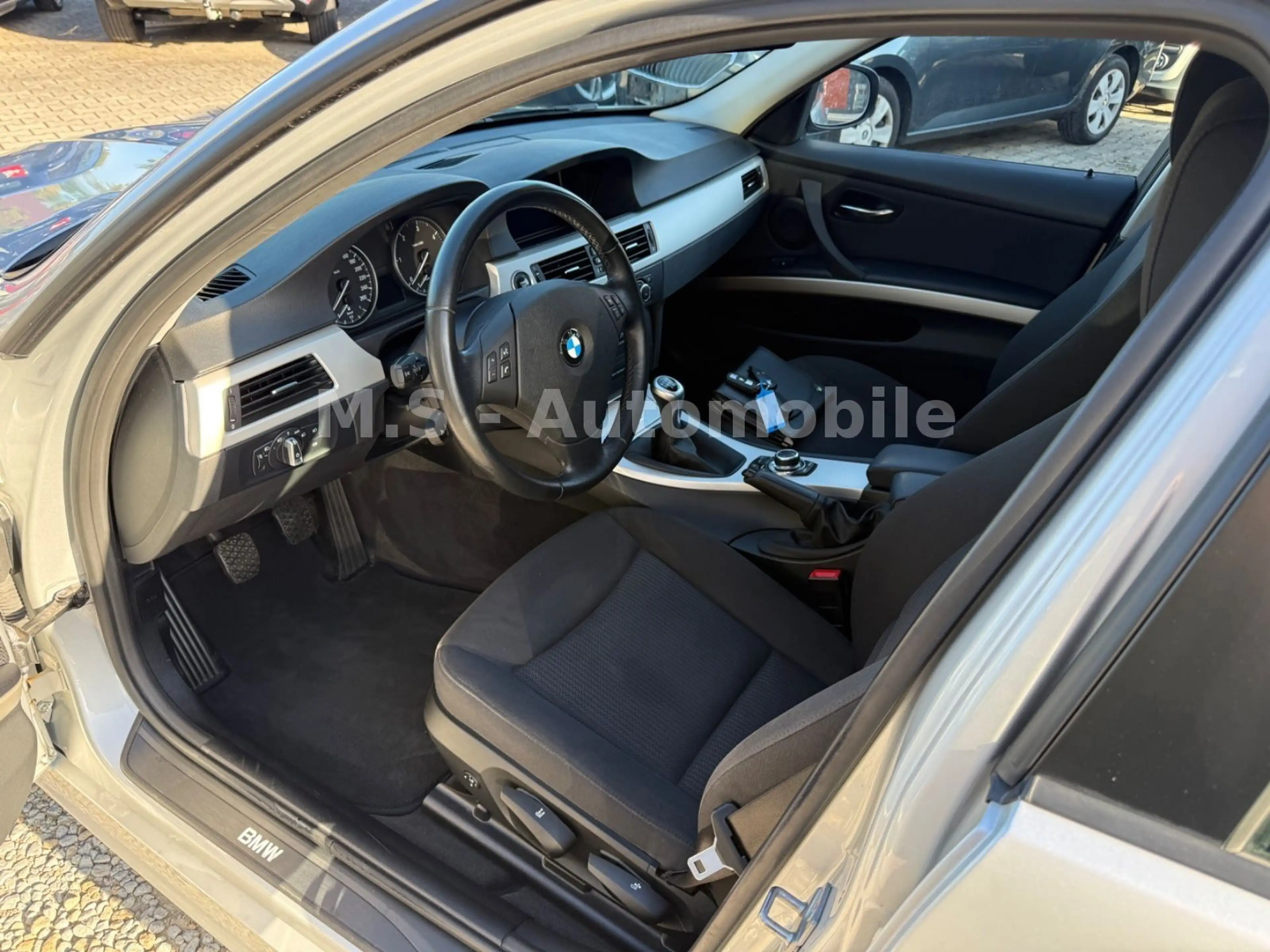 BMW 318 d Touring*Navi*PDC*SHZ*USB*Klima*Freisprech* — photo 10